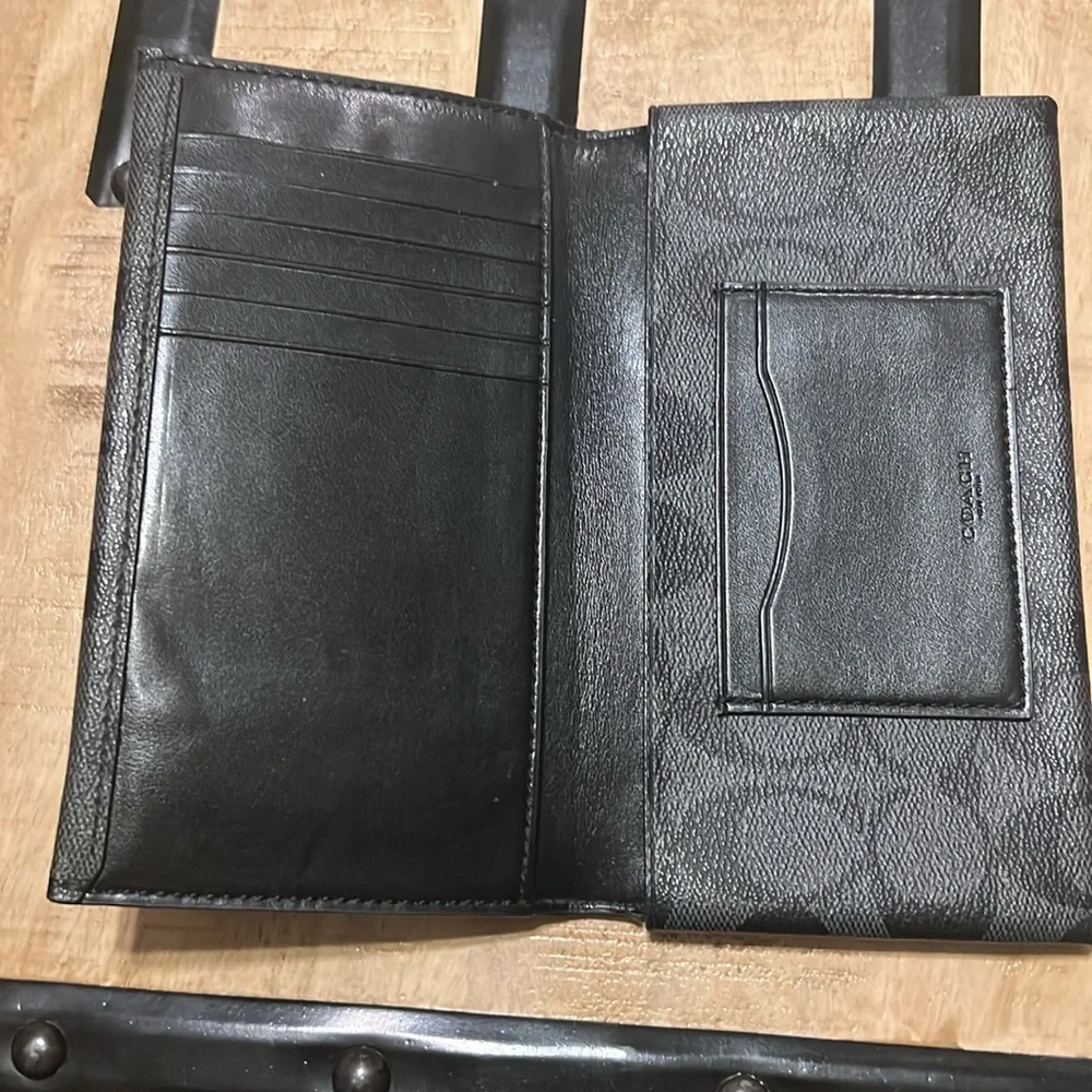 Coach men’s long wallet black with classic Cs